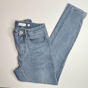 A loves a Women's Light Wash Skinny Jeans Size 2/25 Mid Rise Stretch, Ankle EUC